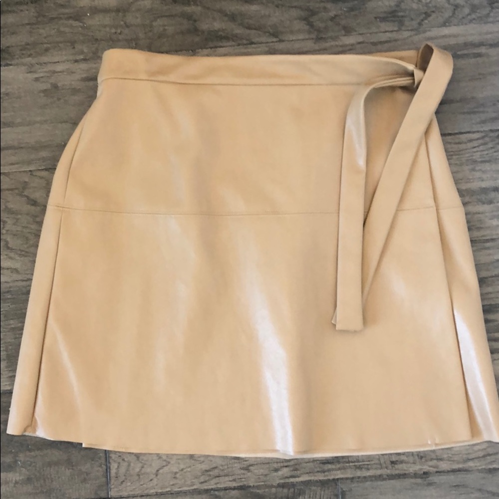 Aritzia/Wilfred faux leather skirt